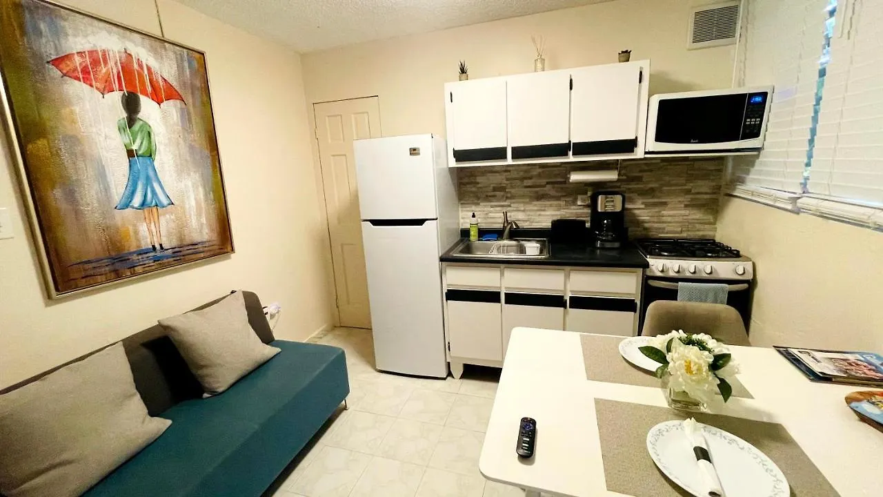Apartment Homey Escape With Patio Access And Free Laundry Ponce